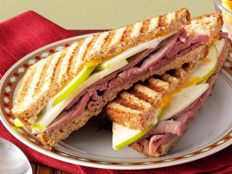 Apple-Beef-Panini_exps108104_THHC2377565D_08_27__1bC_RMS